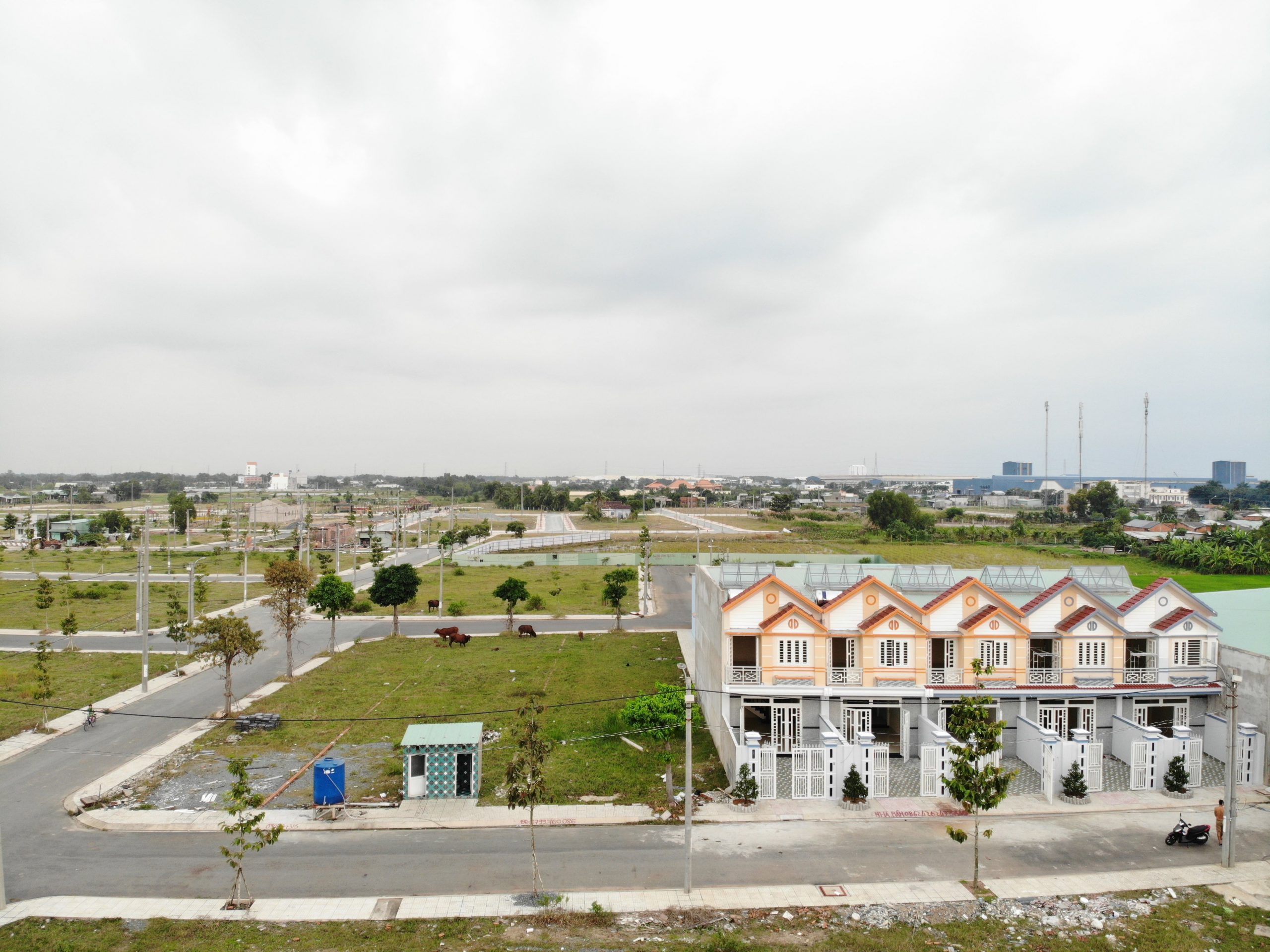 Mật độ dân cư đông đúc về xây nhà ở tại Long Cang Riverpark