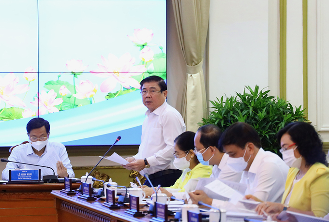 Chủ tịch UBND TP HCM báo cáo tại buổi làm việc với đoàn công tác của Thủ tướng Phạm Minh Chính sáng 13/5. Ảnh: Tập Đoàn Phúc Land